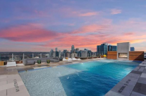 Luxury 2BR Rooftop Pool Austin by Barclé
